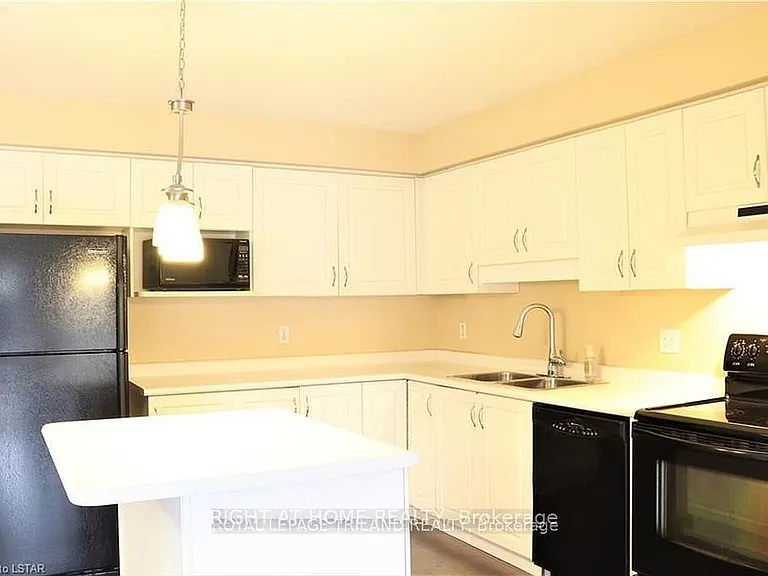 709 Silversmith St — Photo 3