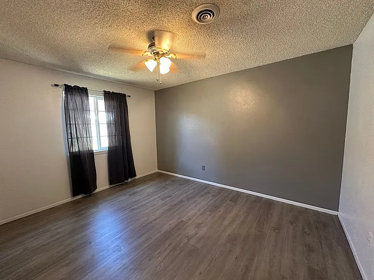 5542 Cypress St — Photo 10