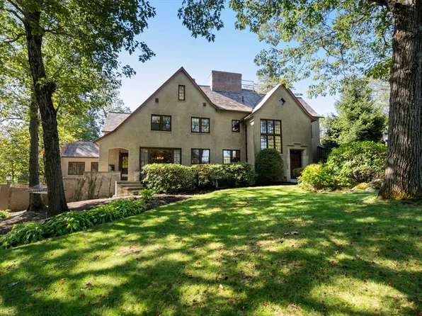 44 Bradford Rd, Wellesley, MA 02481