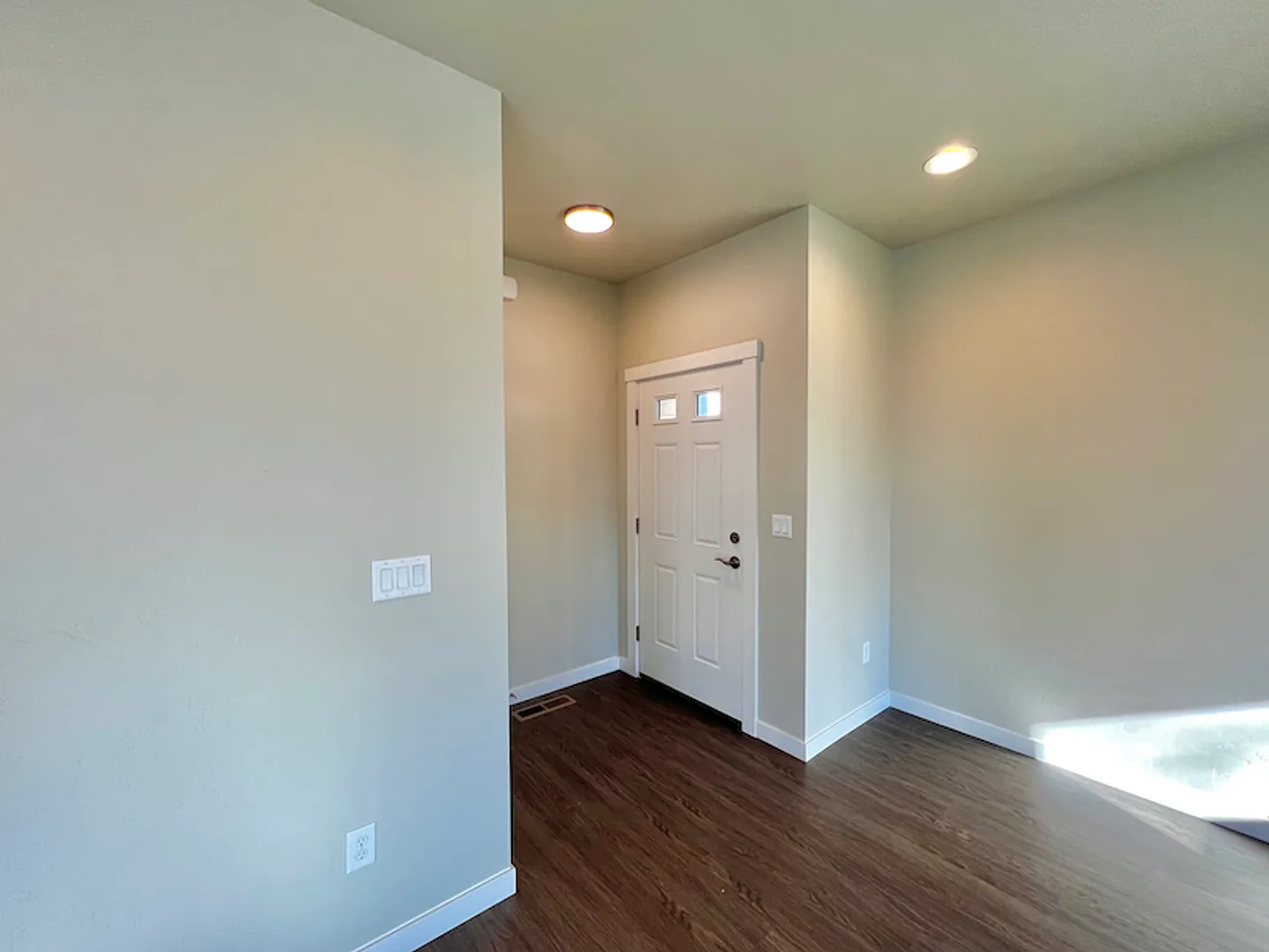 3 Bed 2 Bath Townhouse Near Foothills — Photo 3