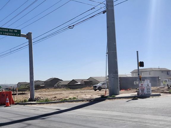 3rd image of 820 Nuevo Hueco Tanks Rd
