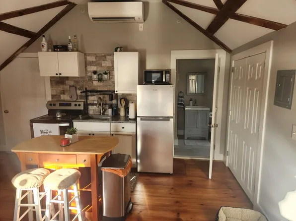 72 Main St #7, Newmarket, NH 03857