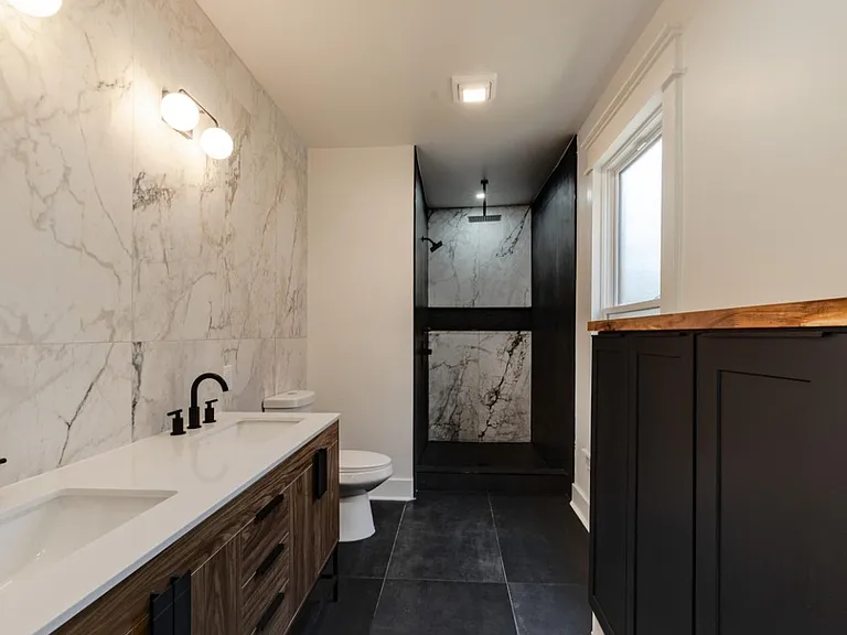 1017 Thompson Pl — Photo 9
