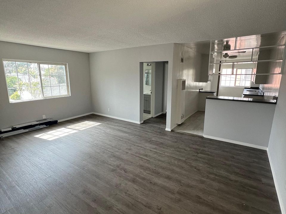 1st image of 5135 Cahuenga Blvd #8