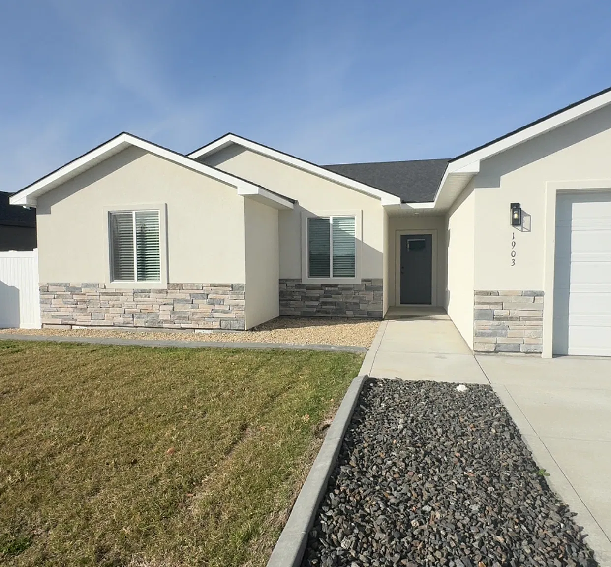 3 bed, $1,950 — Photo 1