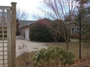 260 Edge Of Woods Rd, Southampton, NY 11968