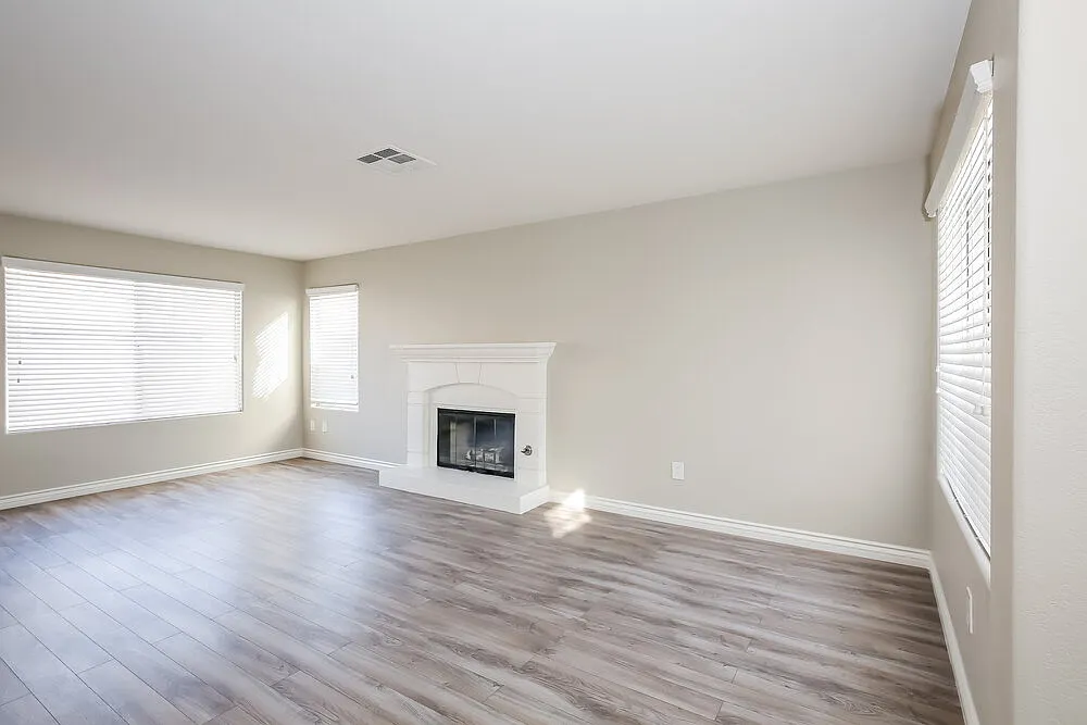 3 bed, 2.5 bath, 1599 sqft, $2,205 — Photo 4