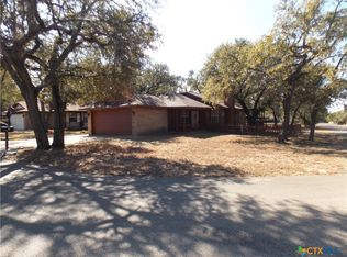 2 Rawhide Cir, Morgans Pt Resort, TX 76513
