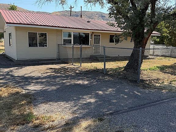 3rd image of 3954 N Gateway Dr