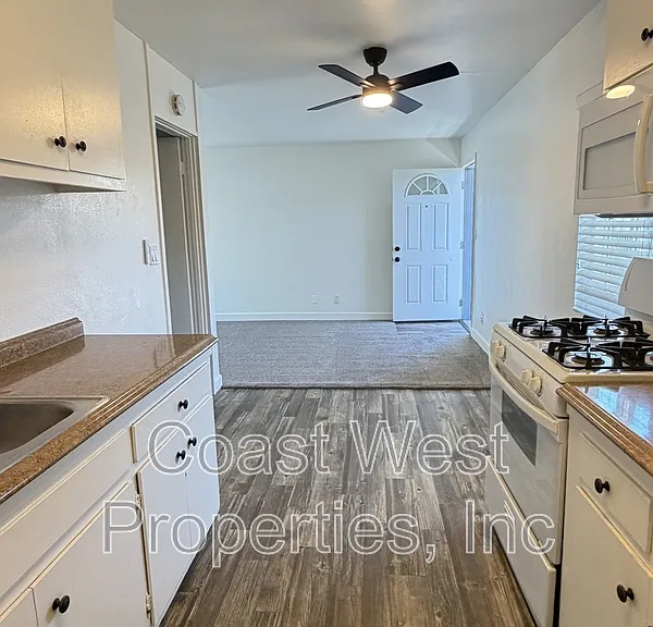 381 Oak Ave #5 — Photo 9