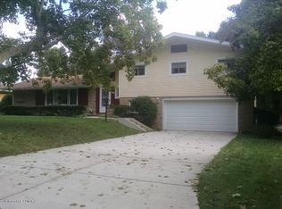 3633 Ridgefield Rd, Lansing, MI 48906