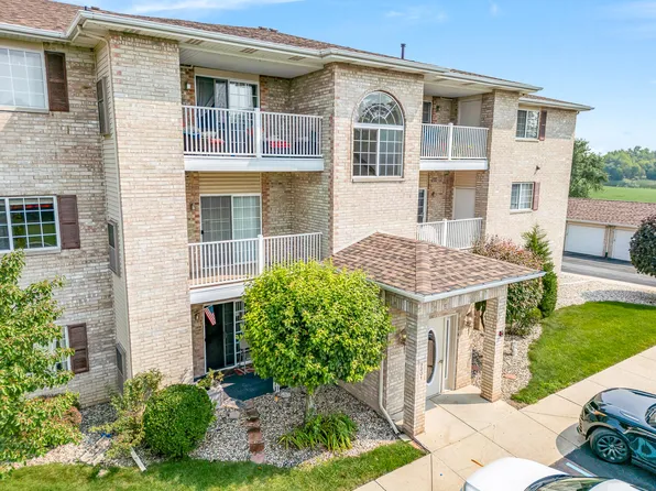 2001 W 75th Pl Unit 25, Merrillville, IN 46410