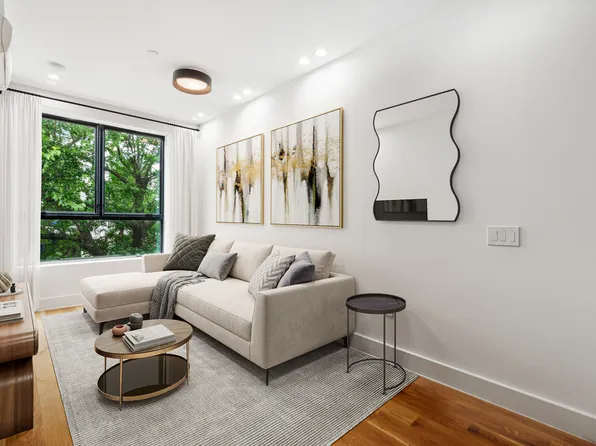 479 Lexington Avenue image 1 of 8