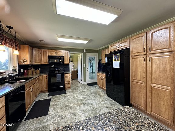 3rd image of 255 E Hardin Ln