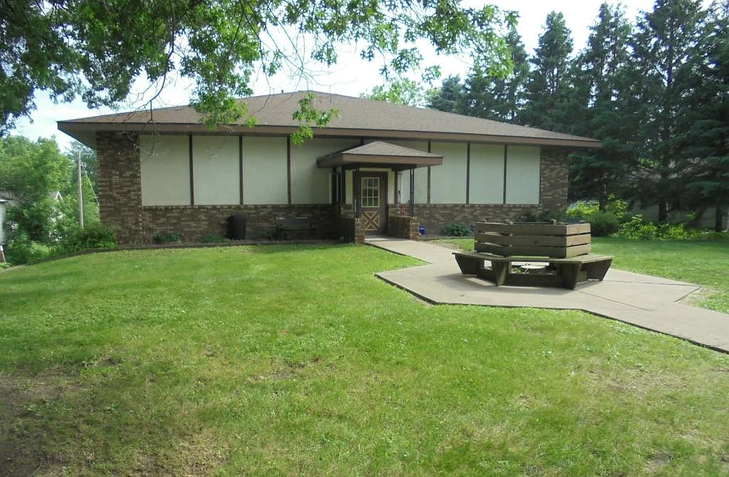 916 Lincoln St — Photo 1