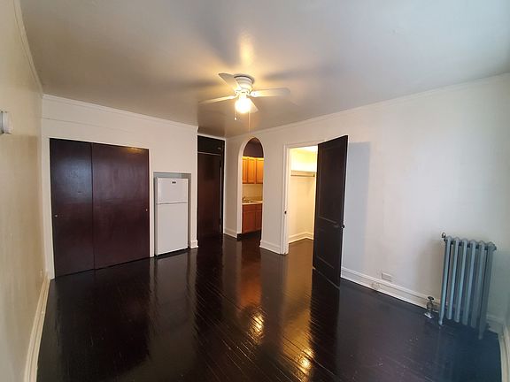 2nd image of 834 W Fullerton Ave #3