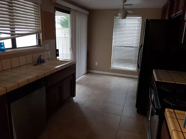 3 bed, 1363 sqft, $2,300 — Photo 1