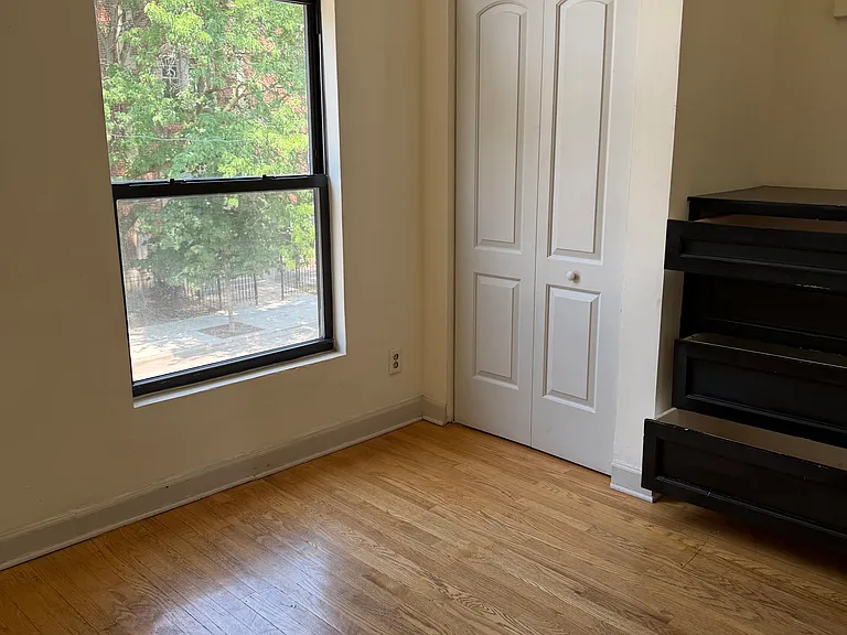2457 W Adams St #2 — Photo 5