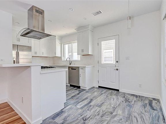 3rd image of 326 Avenue F