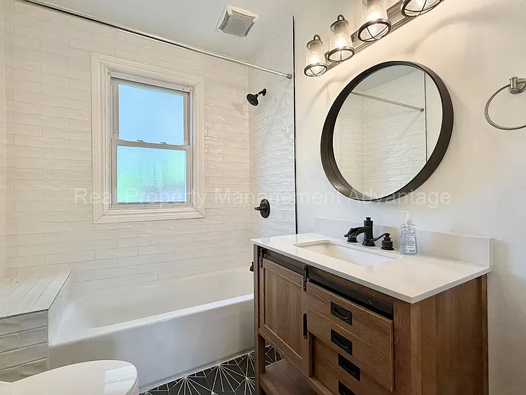 1330 E Chesterfield St — Photo 18