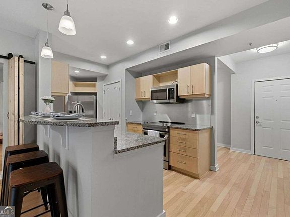 5th image of 390 17th St NW Unit 3038