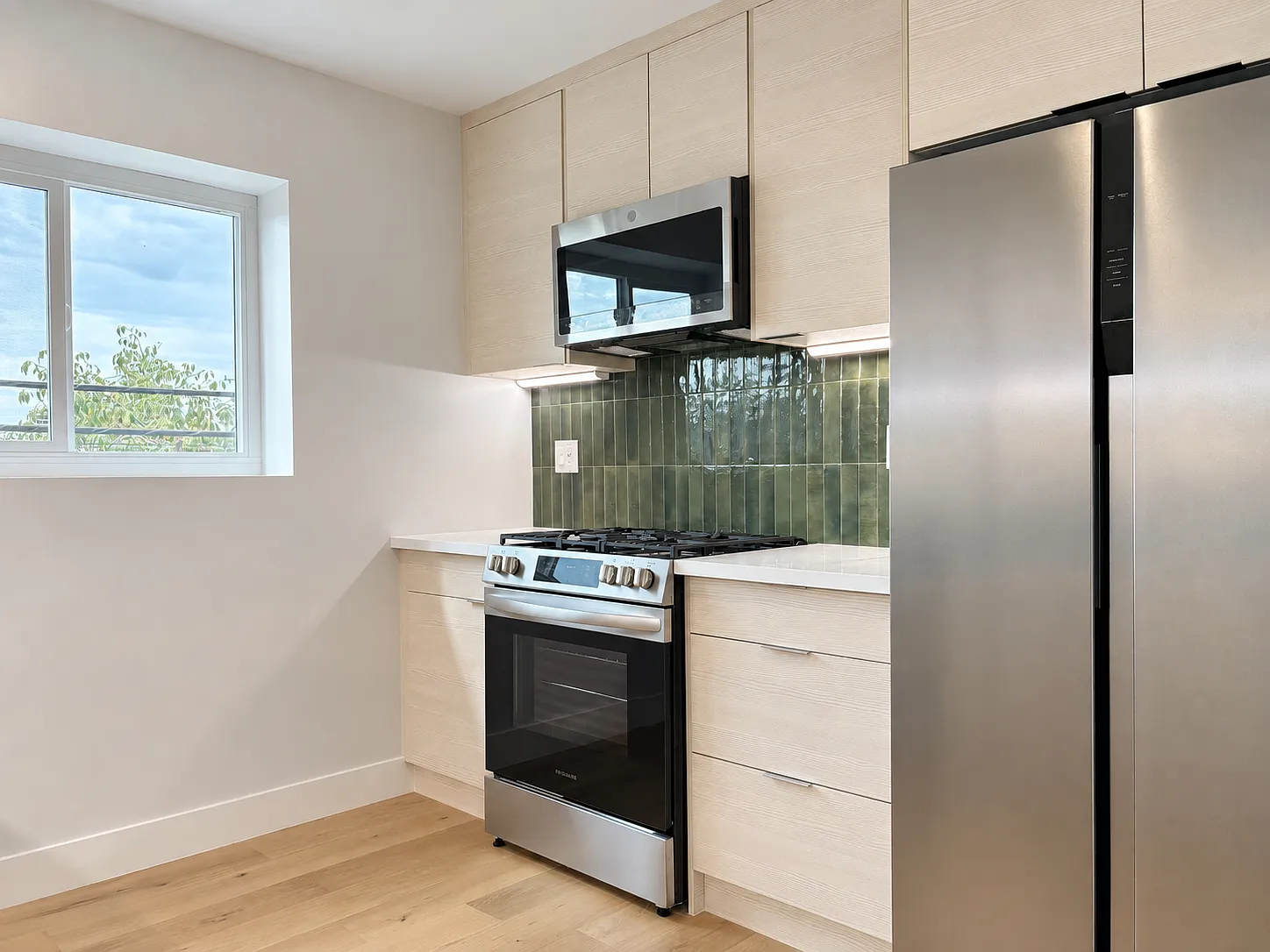 3 bed, 1216 sqft, $3,850 — Photo 4