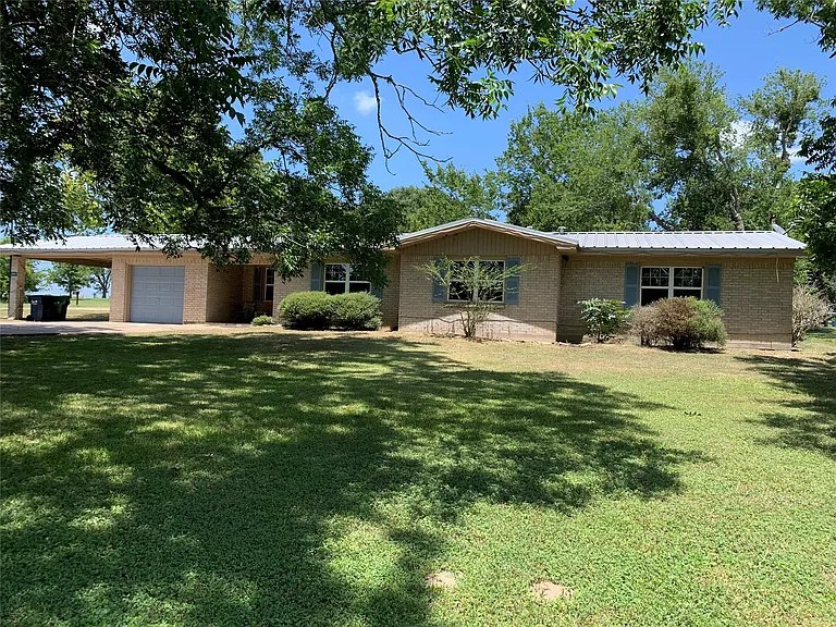340 Westwood Ln — Photo 1
