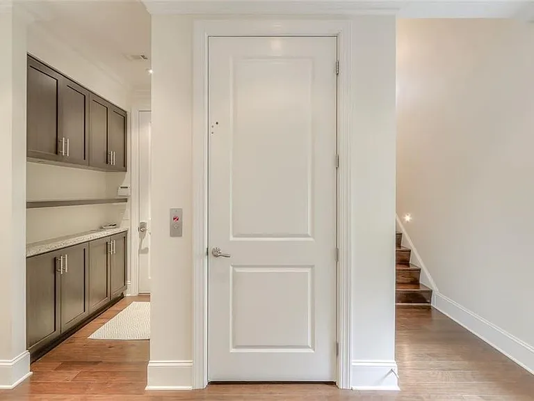 1317 Dover Cir NE — Photo 5