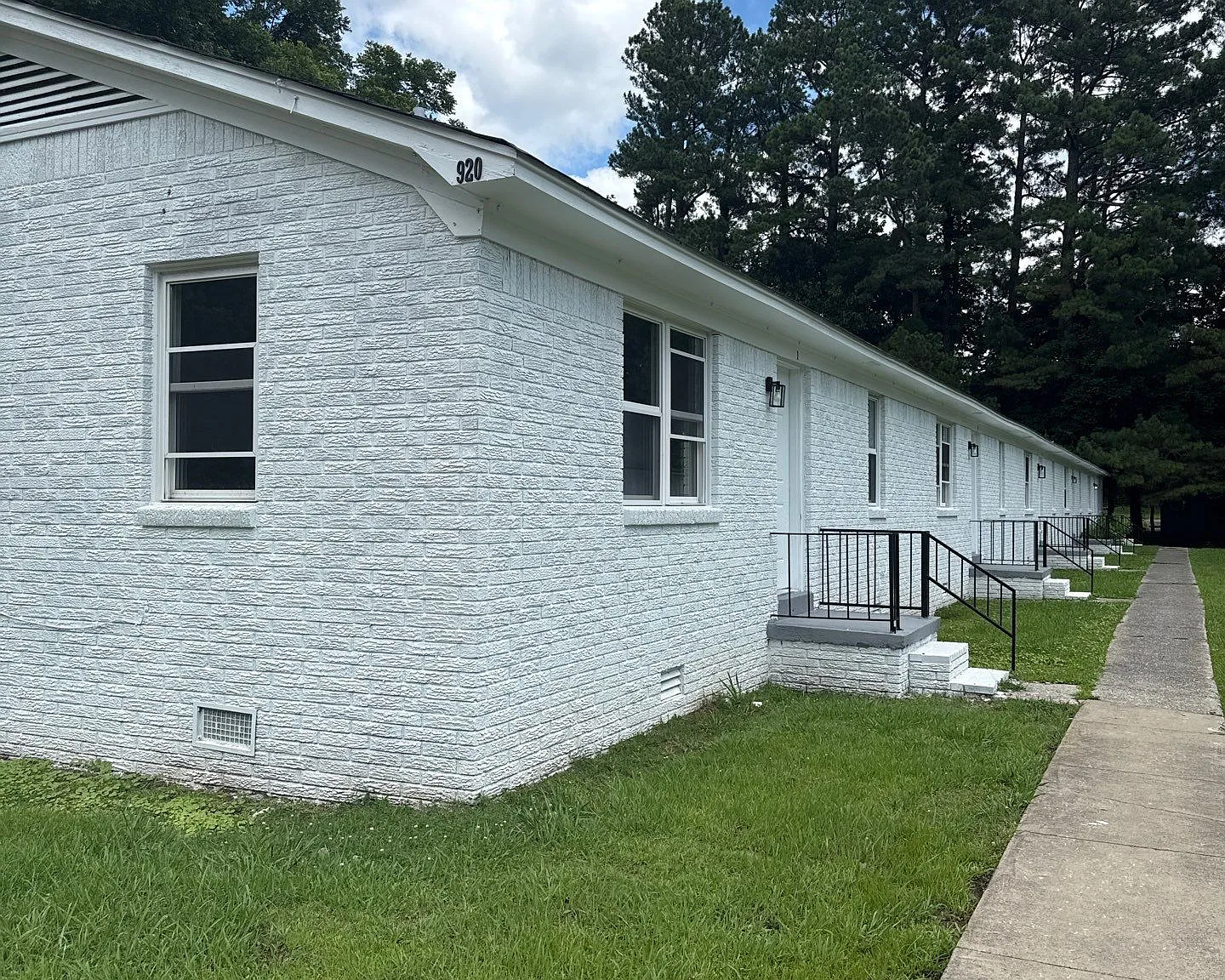 916 N Monroe Ave — Photo 1