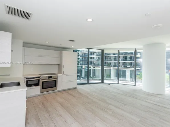 45 SW 9th St APT 1201, Miami, FL 33130