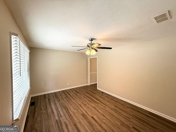 3rd image of 1661 N Highpoint Dr