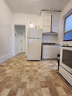 4th image of 367 20th St APT 4