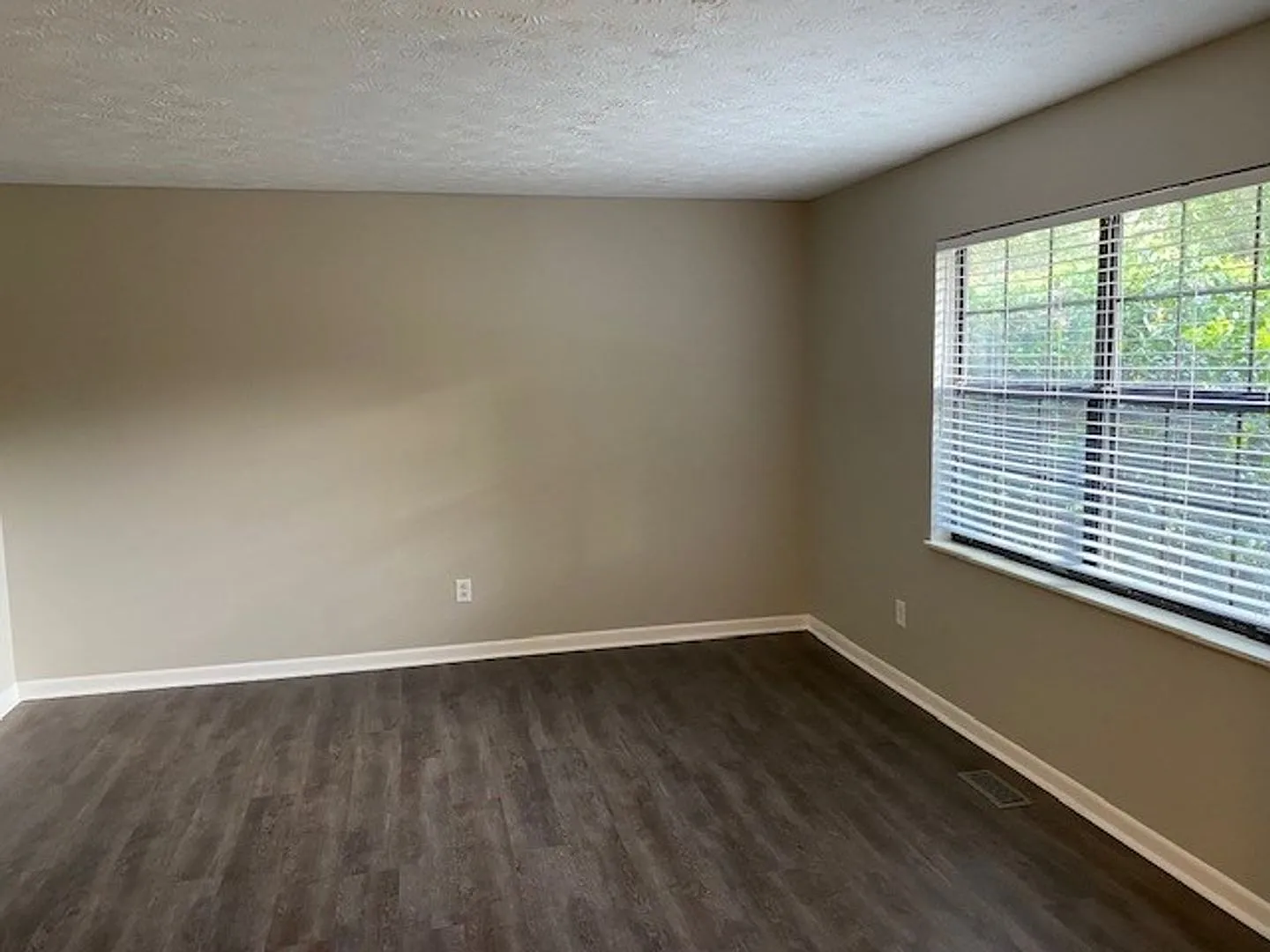 Gorgeous 3 bedroom 2.5 bath home in Farragut school district — Photo 4