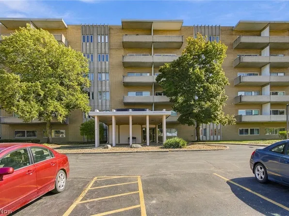 3167 Linden Rd APT 210, Rocky River, OH 44116
