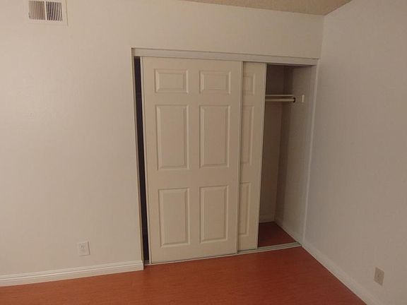 3rd image of 4527 Yosemite Dr
