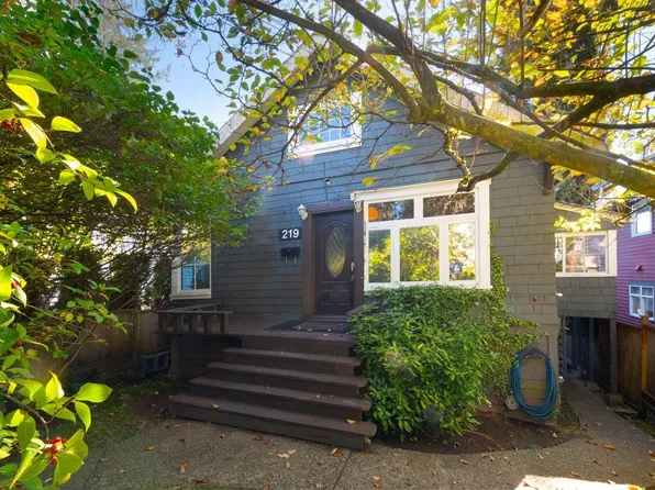 219 E 29th St, North Vancouver, BC V7N 1C8