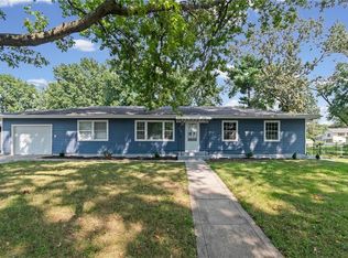 1308 N Cherry St, Cameron, MO 64429