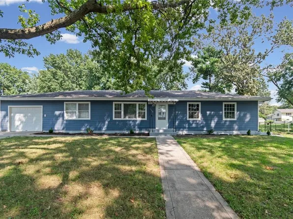 1308 N Cherry St, Cameron, MO 64429