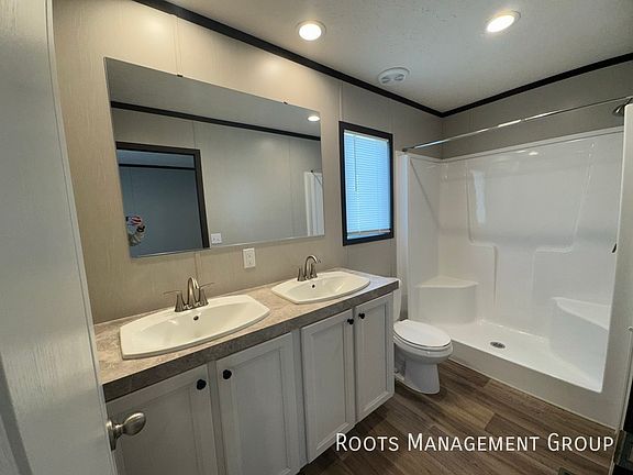 3rd image of 700 E 6th St #130