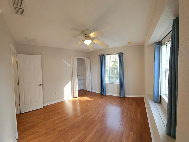 231 NE 28th Ave #101 — Photo 15