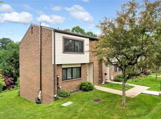 101 Springwater Ct, Coraopolis, PA 15108