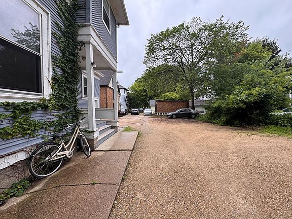 3rd image of 932 Spaight St