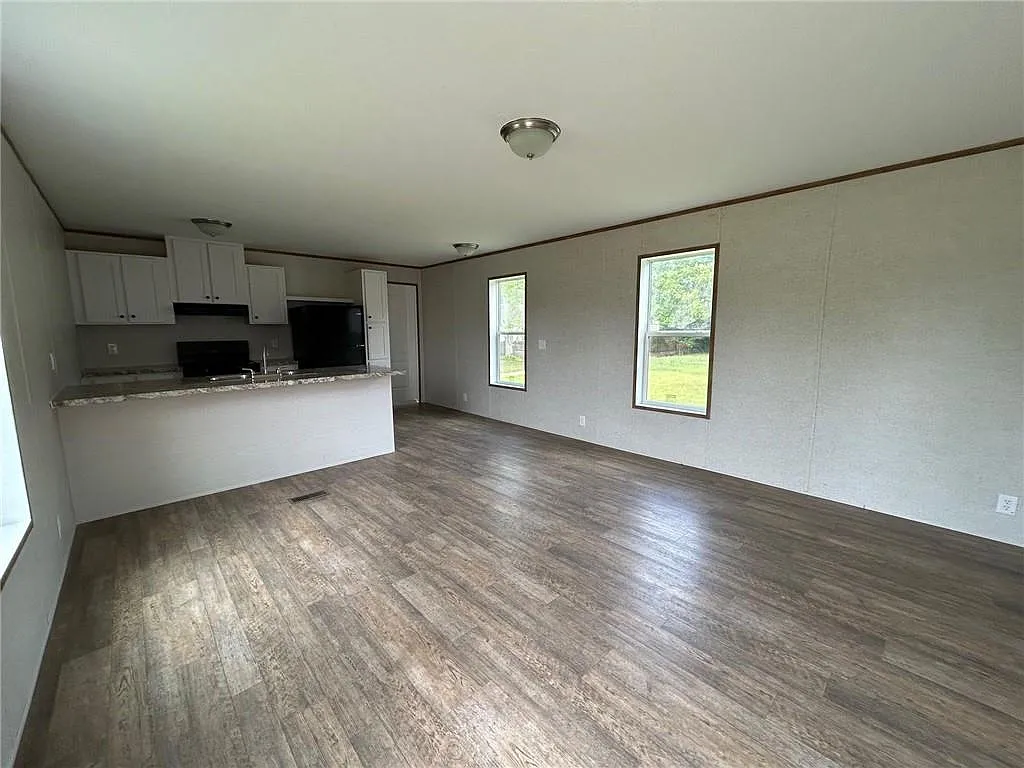 3 bed, 2.0 bath, 1280 sqft, $1,250 — Photo 3