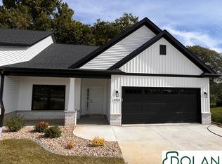 4450 Chestnut Dr, Bettendorf, IA 52722