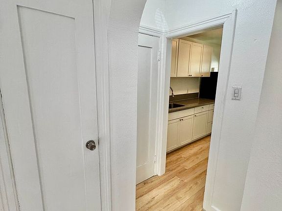 4th image of 932 S Berendo St #934-1/2