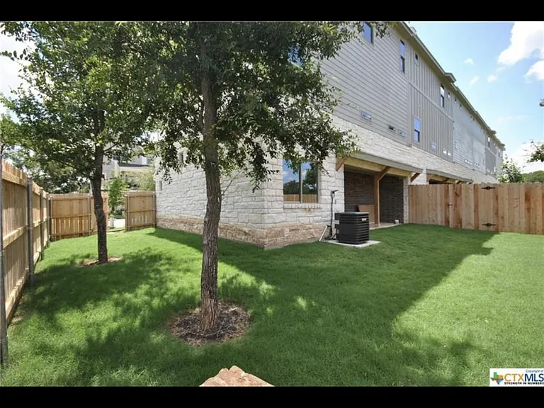 221 Birch Oak Ln — Photo 42
