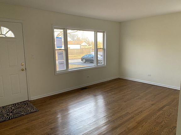 2nd image of 916 W Blodgett Ave