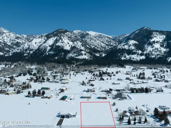 54 Cedar Creek Dr, Thayne, WY 83127