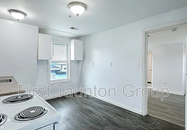 458 Weir St #5 — Photo 5