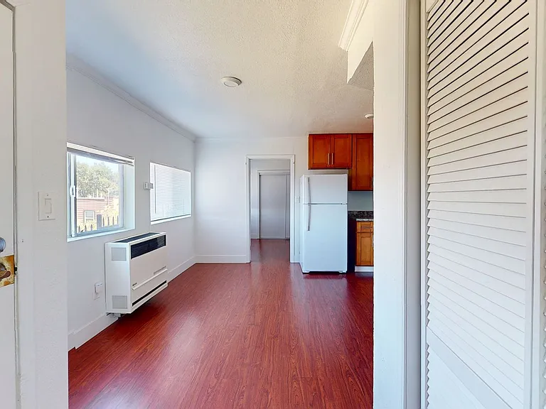 1810 E 25th Street — Photo 25